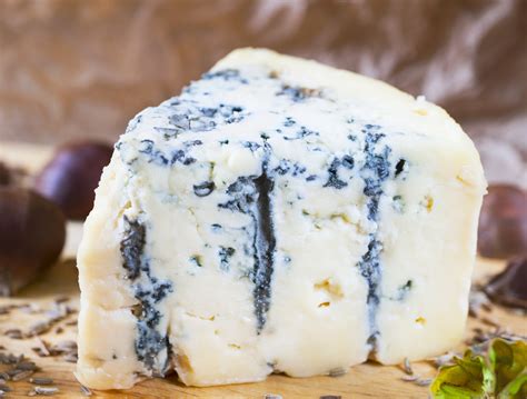 Blu cheese - Saône-et-Loire. 3.9. Bresse Bleu is a French cheese made with pasteurized cow's milk. This blue cheese hides a soft and creamy texture underneath its bloomy white rind. The aroma is fresh and mushroomy, while the flavor is buttery and very rich. 